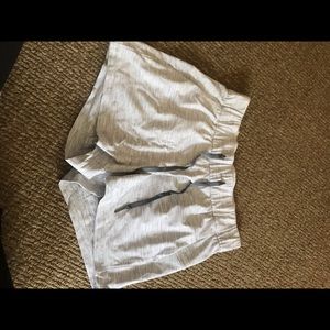 Lululemon on the fly short size 6